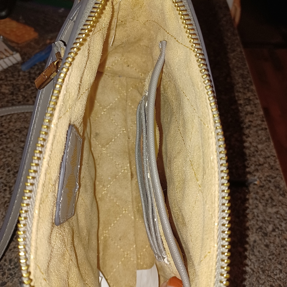 Crossbody - Picture 6 of 7